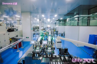 從被打賞、官司與謾罵撕開自己 再被群體簇?fù)頃r(shí)，黃子韜的半小時(shí)代